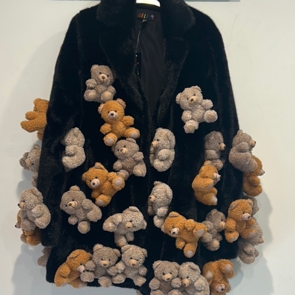 Dolls Kill Delia’s Bear with me faux fur coat NWT Medium - Picture 2 of 4